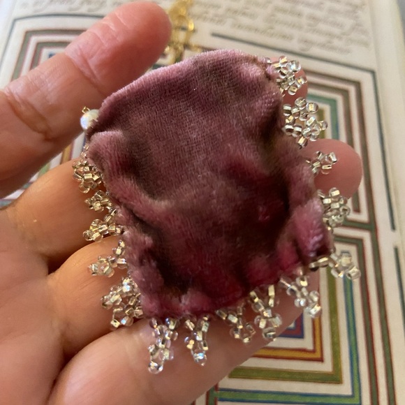 Stunning Velvet Amulet/Pendant Bag Necklace With Delicate Beadwork - OOAK - Picture 10 of 12